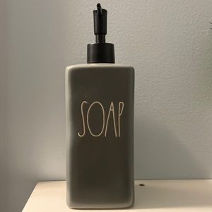 Brand new Rae Dunn soap dispenser
